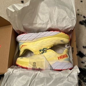 HOKA ARAHI 6 NWT